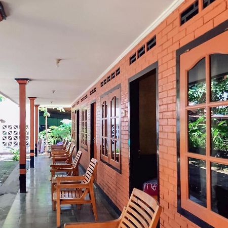 Oka Homestay Mitra Reddoorz Mataram Exterior photo