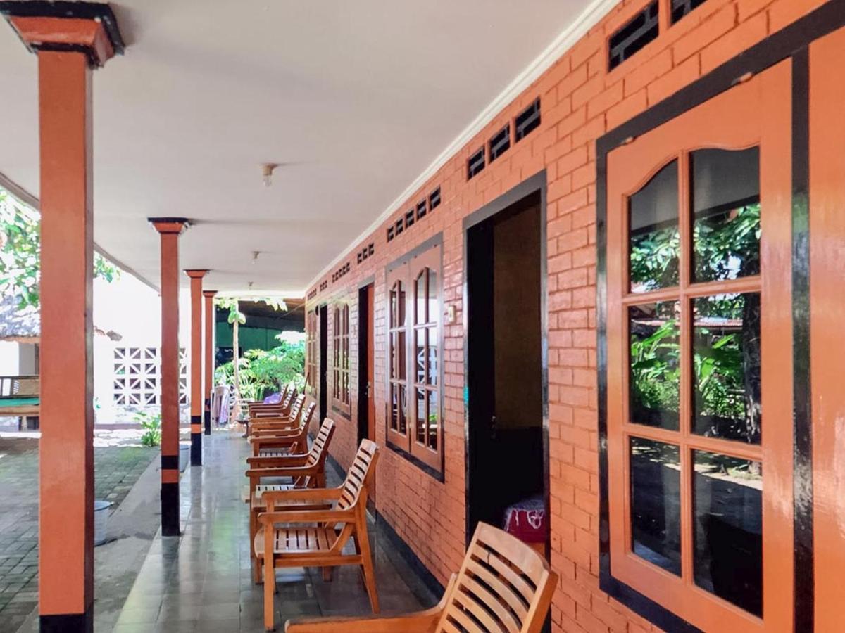 Oka Homestay Mitra Reddoorz Mataram Exterior photo